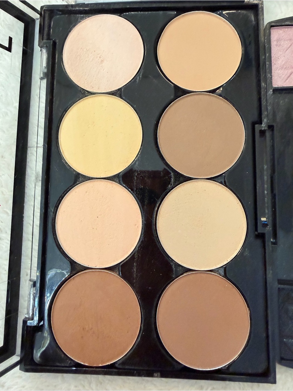 L.A. colors makeup and eyeshadow bundle 5 compacts/pallets EUC. tB - Picture 4 of 7